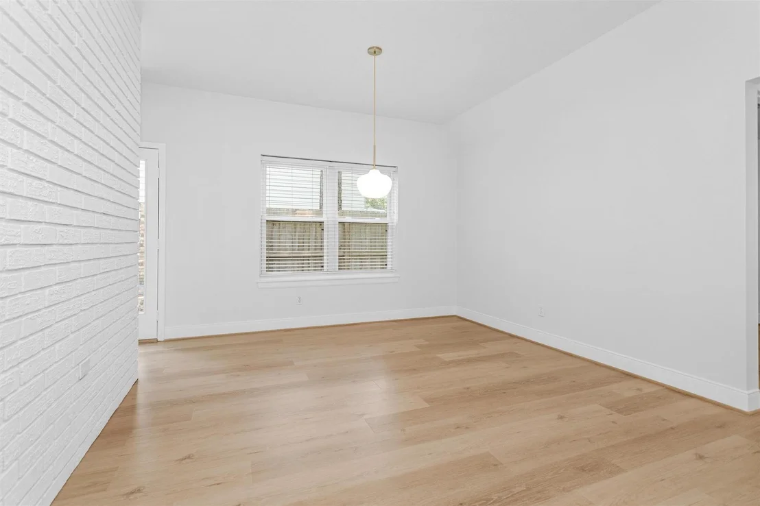 Photo of 147 E Pathfinders Circle