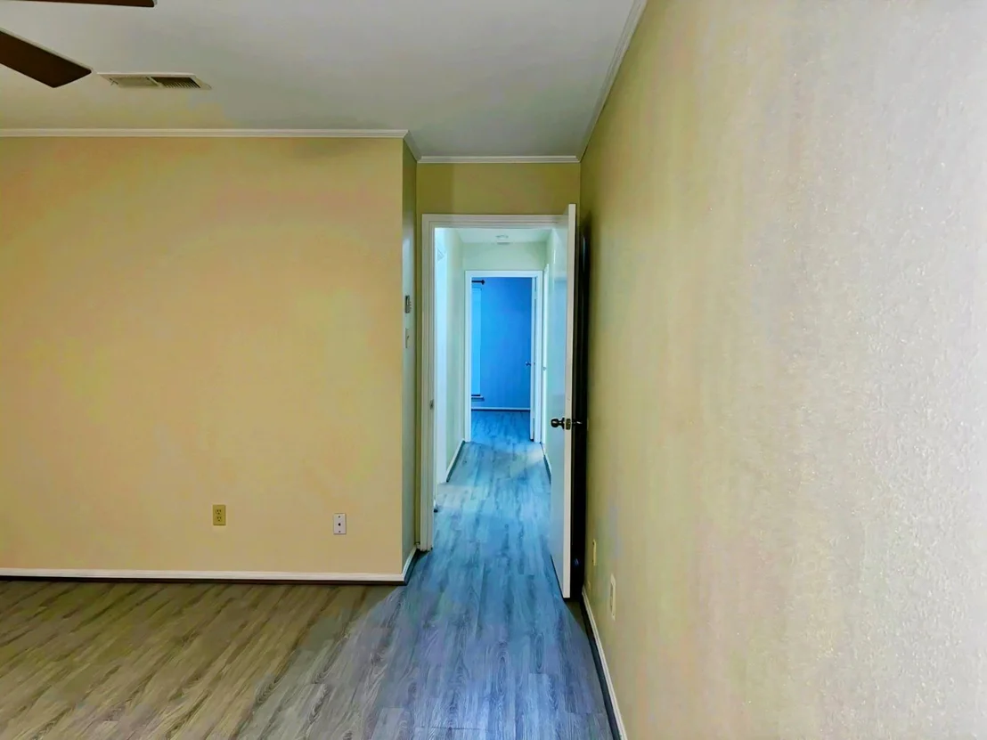Photo of 9006 Roos Road