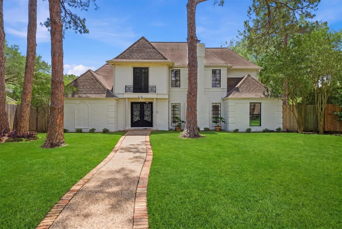 Photo of 615 Brenwick Court
