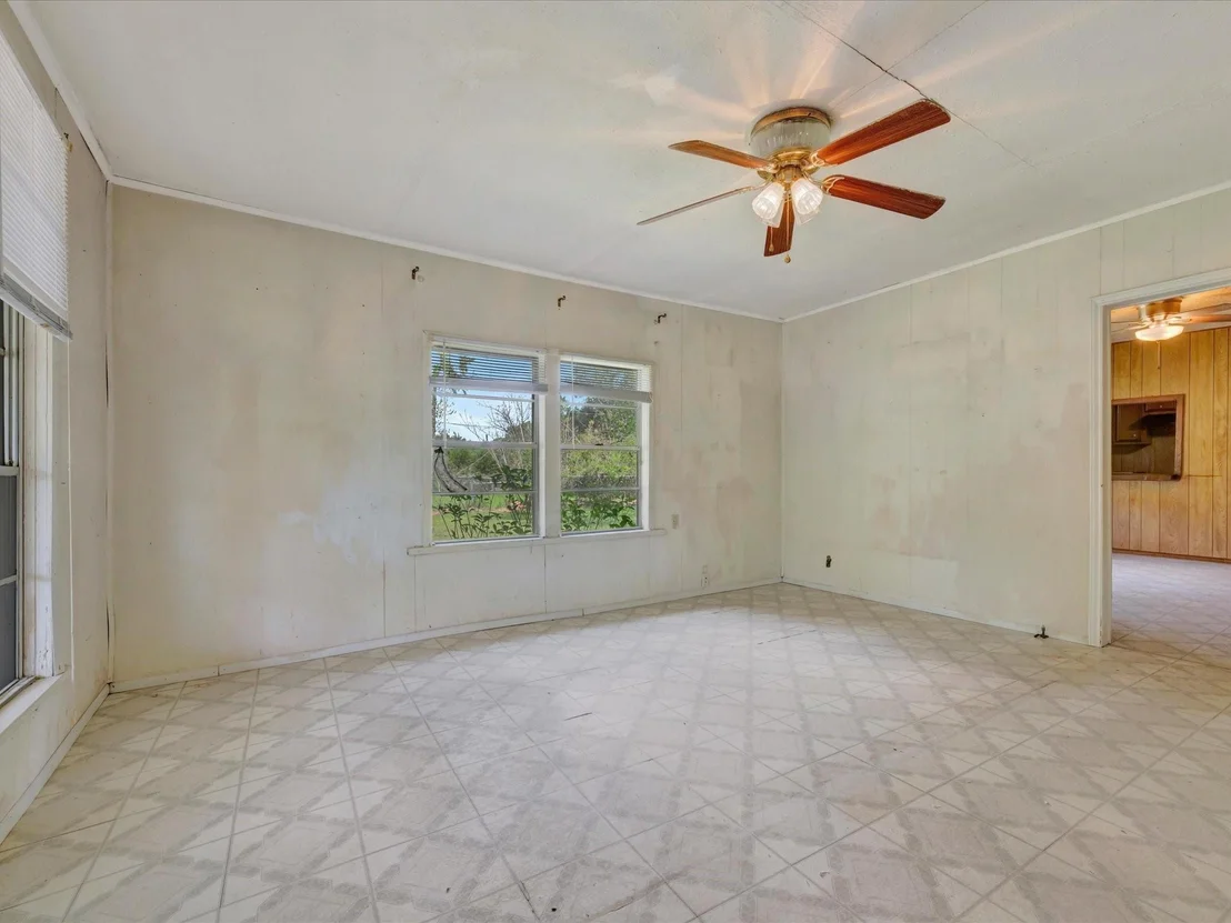 Photo of 1216 N Hendrix Avenue