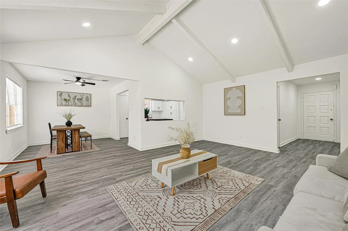 Photo of 1123 Fallbrook Drive