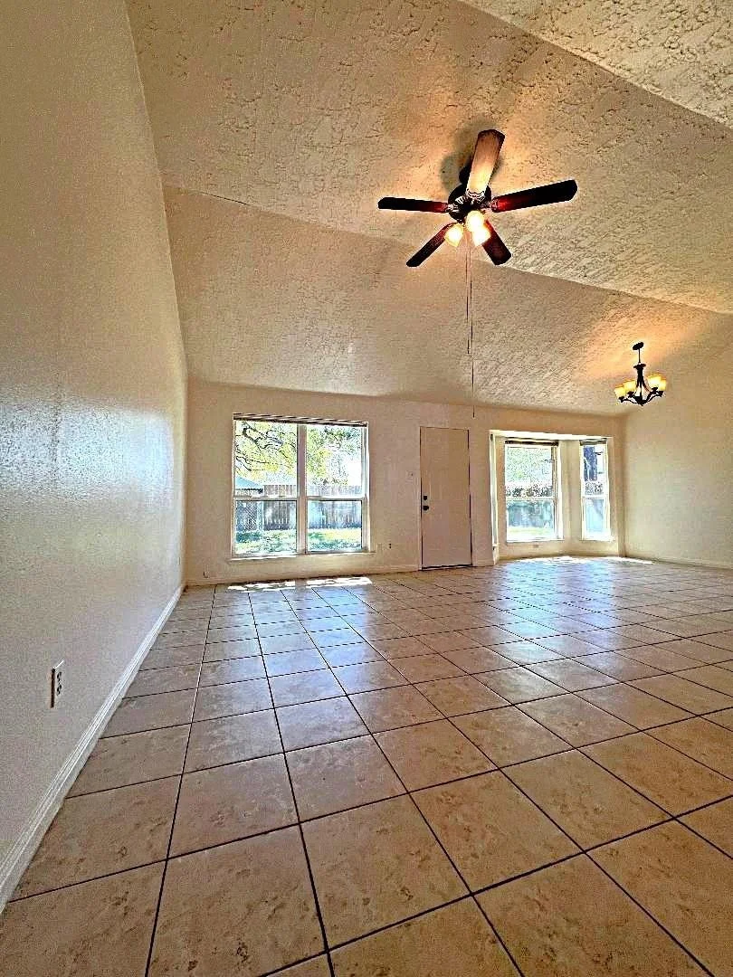 Photo of 13907 Flagstone Drive