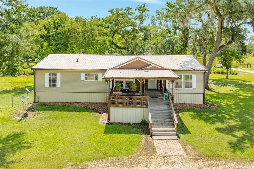 Photo of 178 Brazos Dr
