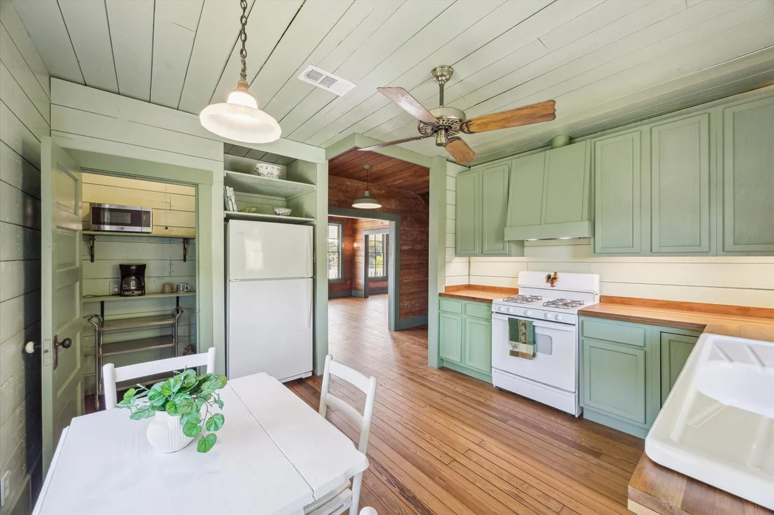 Photo of 618 Bayridge Road