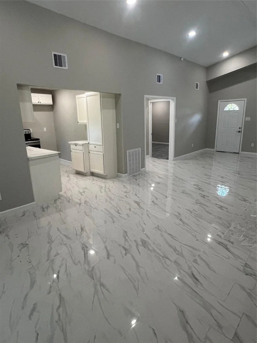 Photo of 22418 E Shorewood Loop E