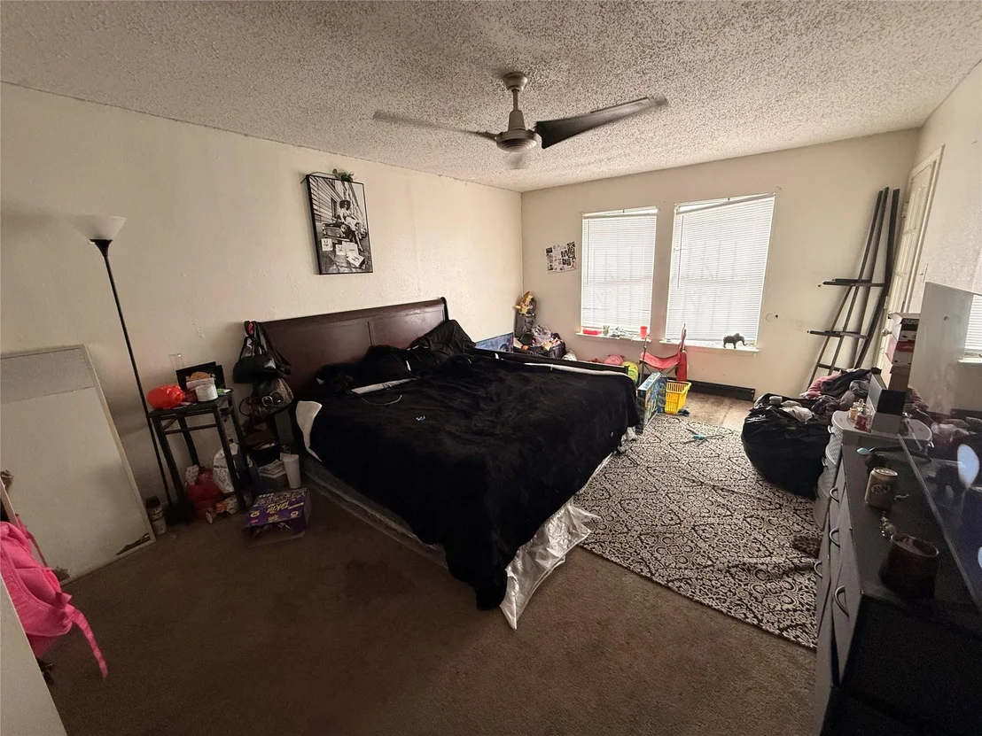 Photo of Unit D at 5747 Easthampton