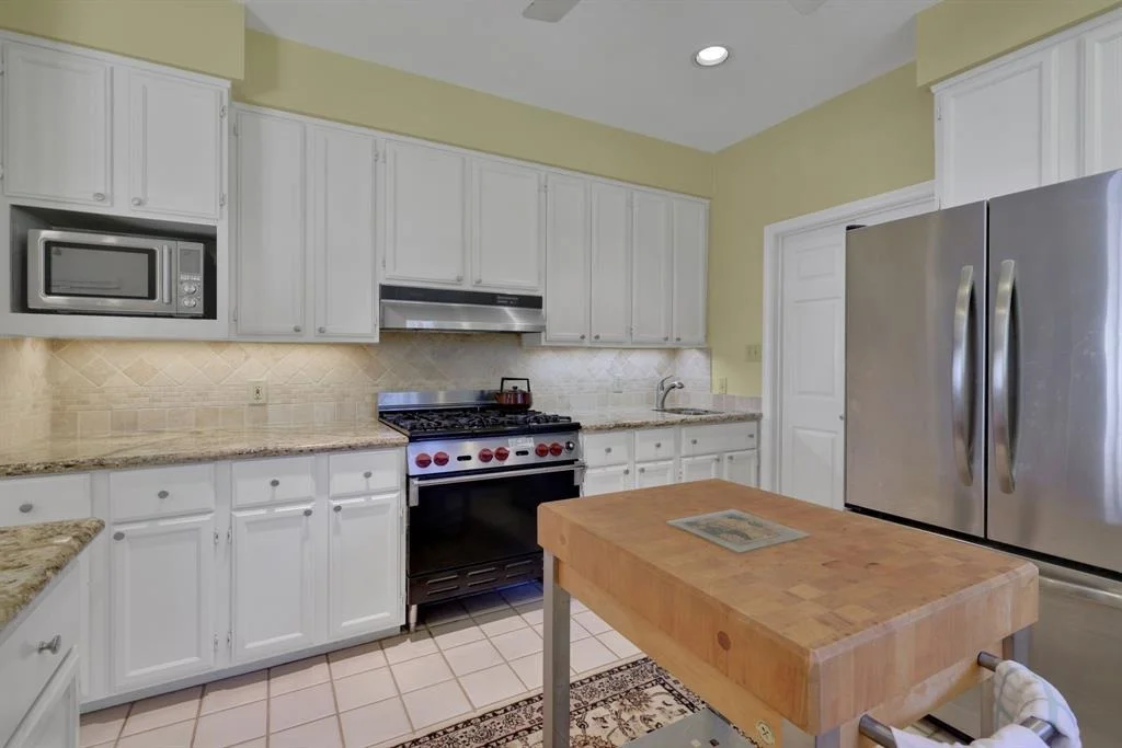 Photo of 251 Lake Oaks Boulevard