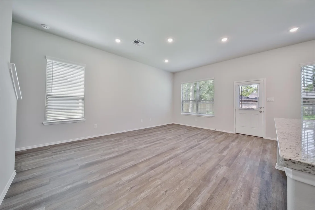 Photo of 1410 Glenoaks Drive