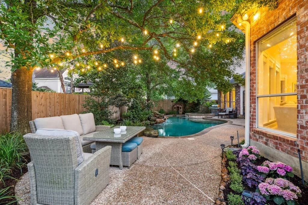 Photo of 6 Graceful Elm Court