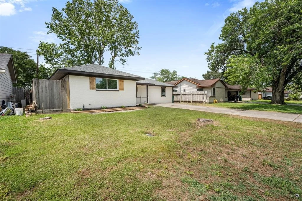 Photo of 1502 Glenmore Drive