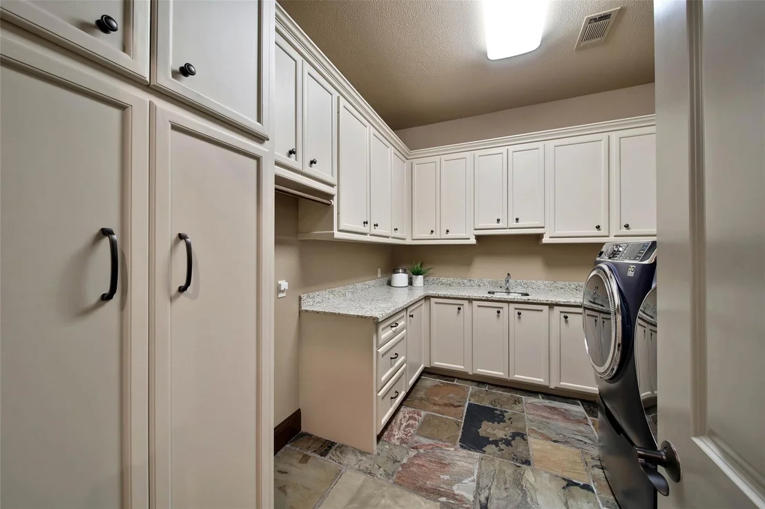 Photo of 852 Eagle Pointe