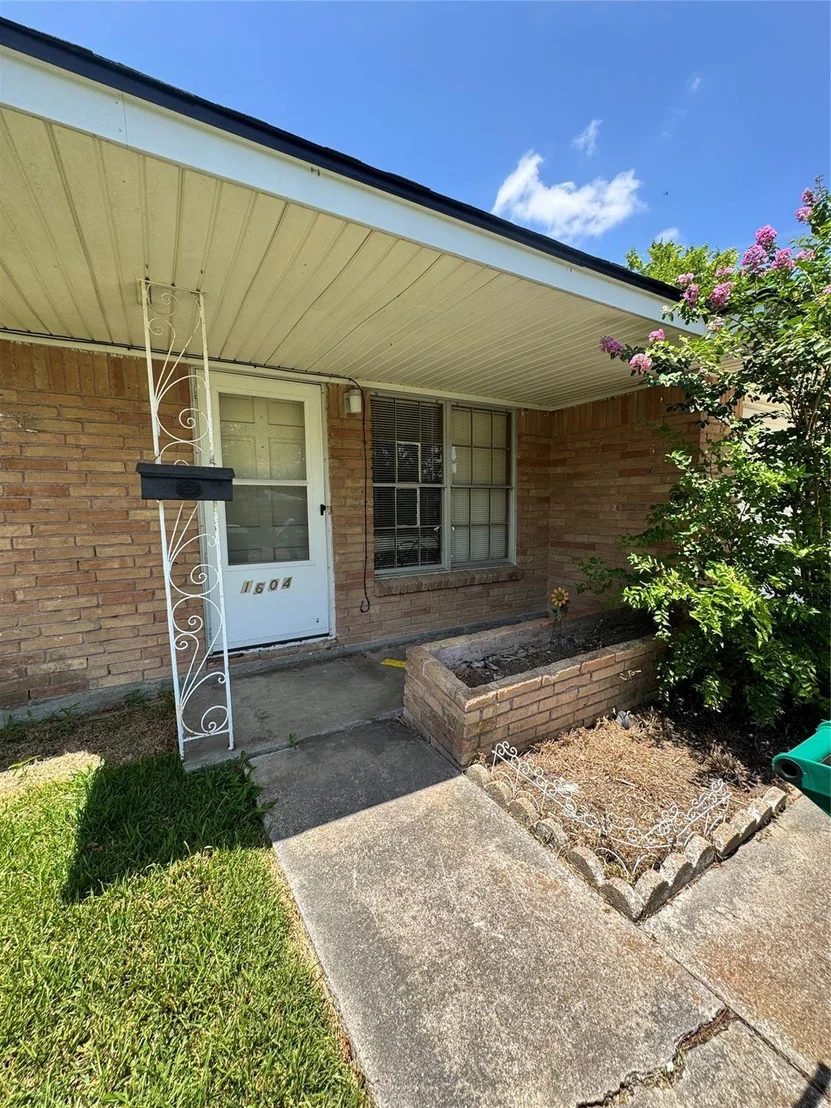 Photo of 1604 Effie Lane
