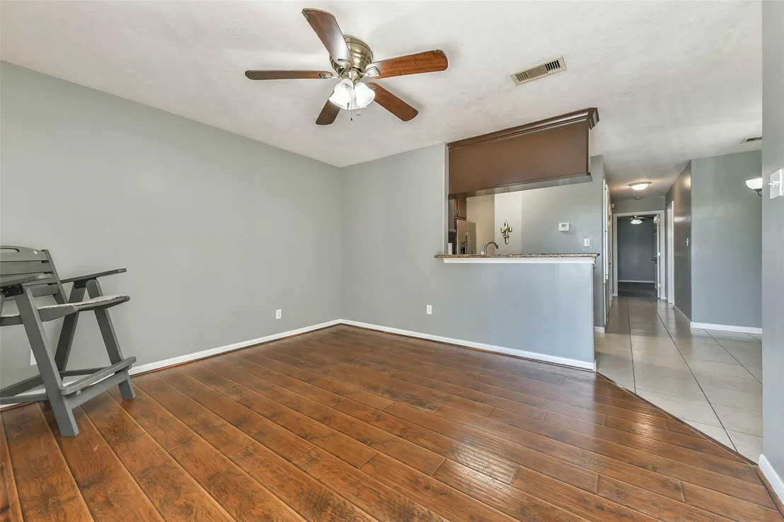 Photo of Unit 243D at 2501 Gulf Freeway