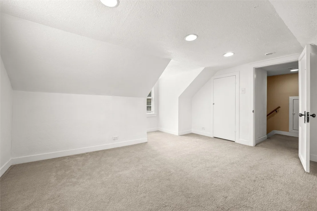 Photo of 906 W First Street