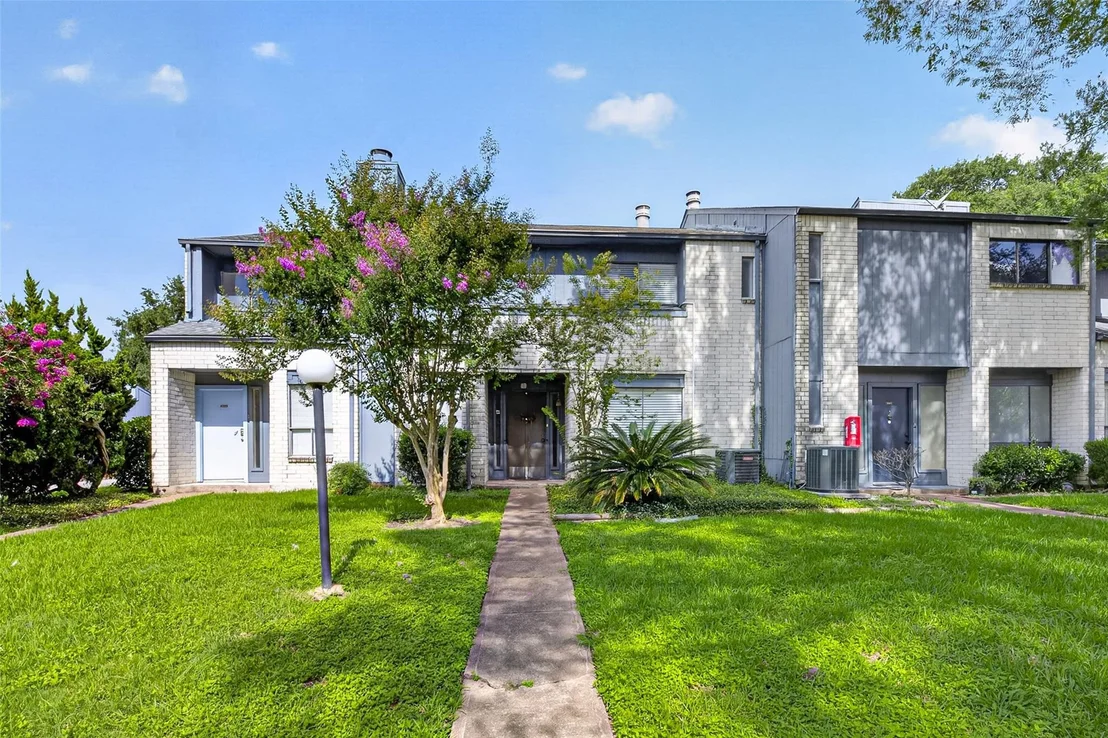 Photo of Unit B at 8310 Augustine Drive