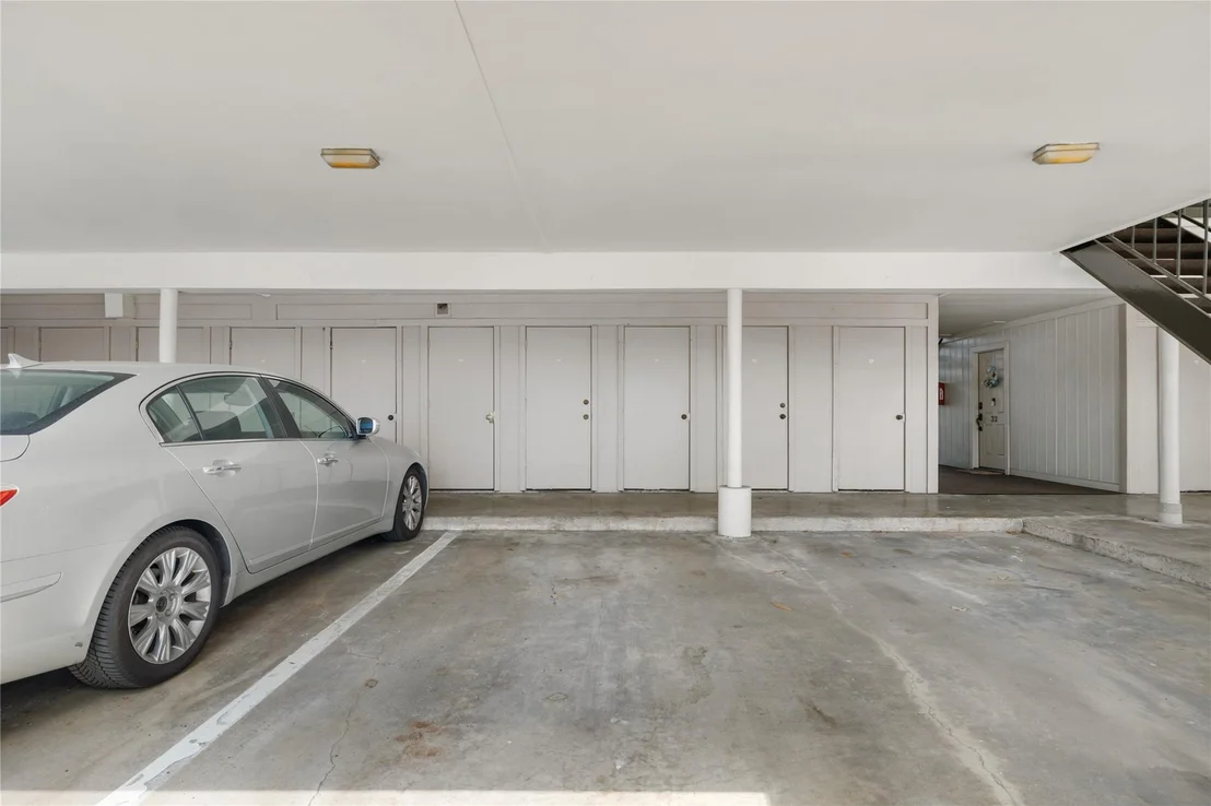 Photo of Unit 112 at 7575 Katy Freeway