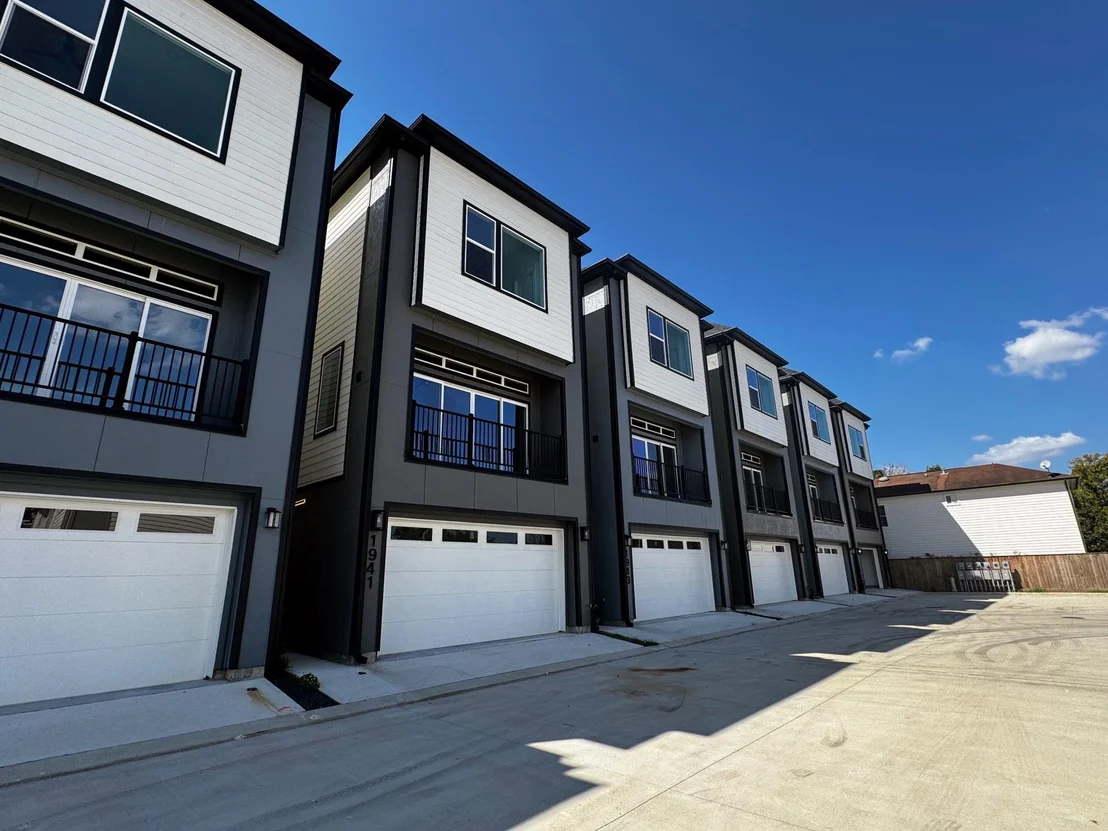 Photo of 8904 Knoll Leaf Street