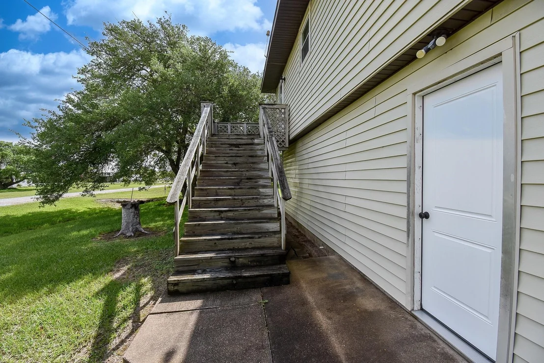 Photo of 225 Swallow Drive
