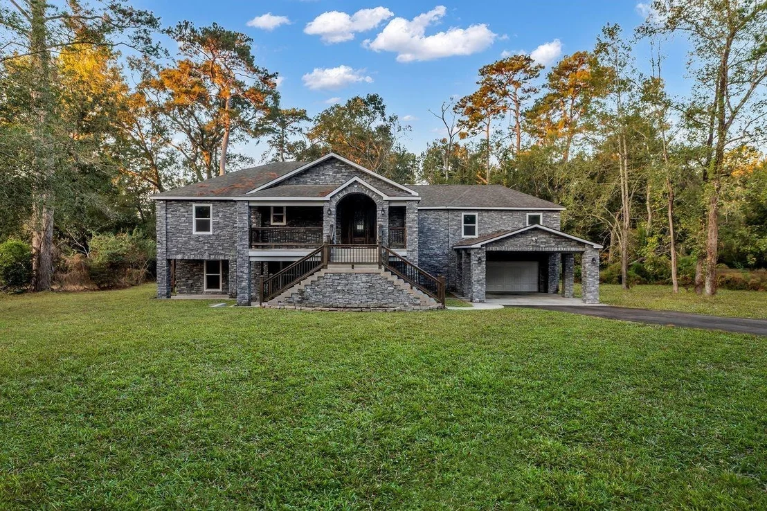 Photo of 83 White Oak Drive N