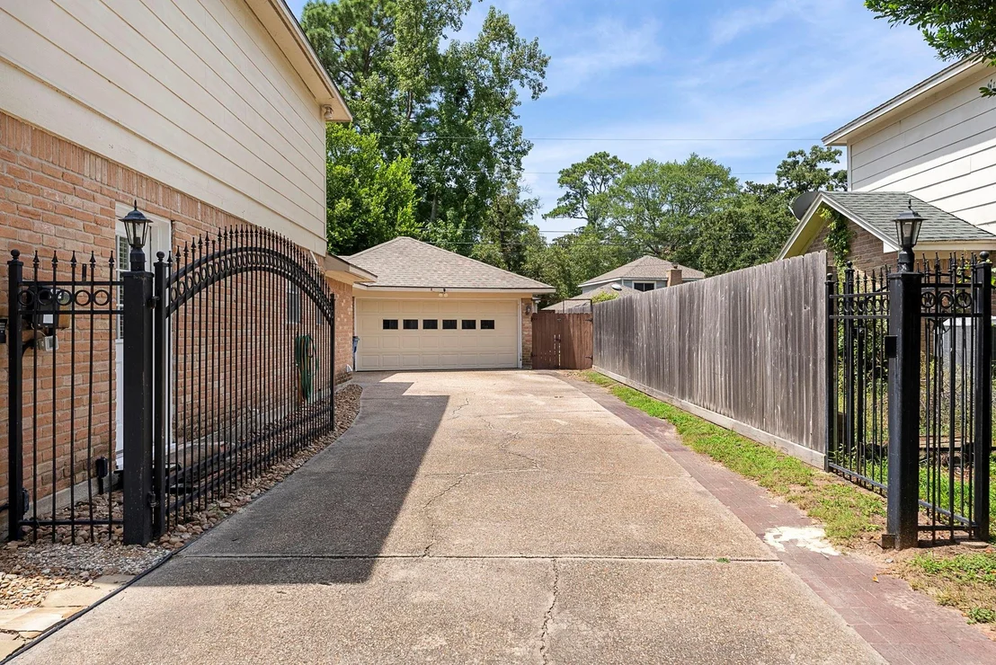 Photo of 618 Brook Hollow Drive