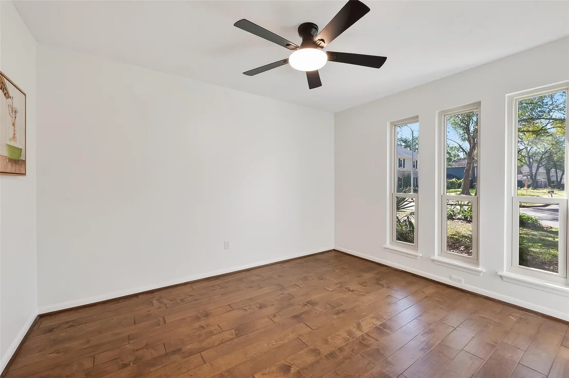 Photo of 13202 Lakecrest Drive