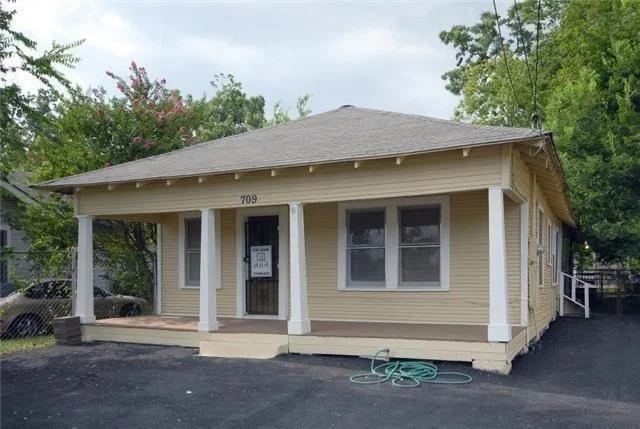 Photo of 709 N Loop