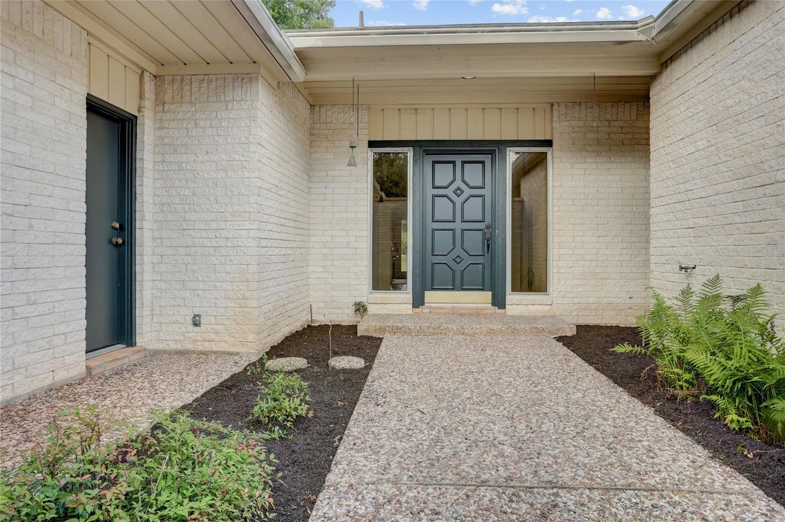 Photo of 44 Crestwood Circle
