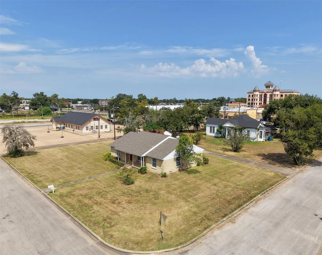 Photo of 810 Main Street