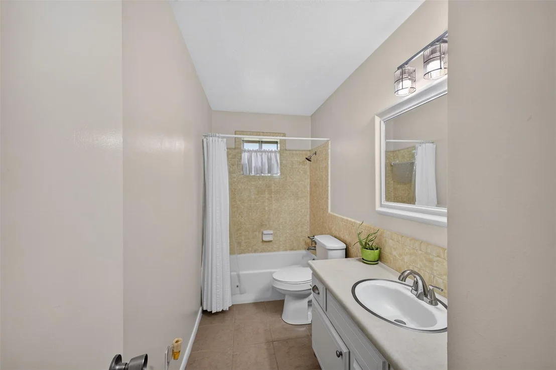 Photo of 1320 W Palm Drive