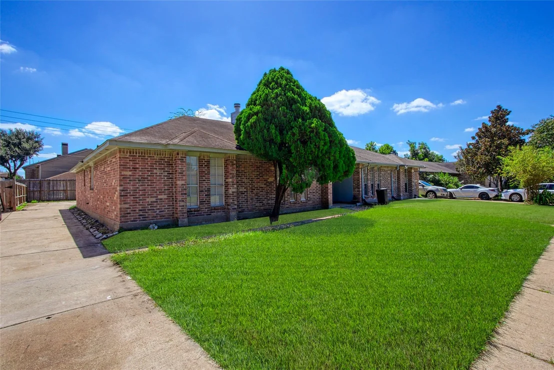 Photo of 9423 Bollingbrook Drive