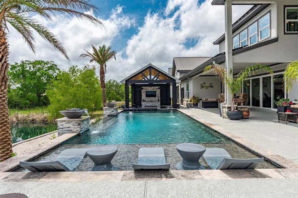 Photo of 5707 Windmill Lane