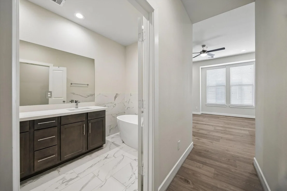 Photo of 5914 Haring Lane