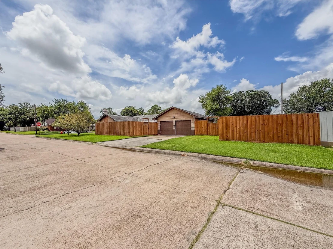 Photo of 3321 Tanglebriar Drive