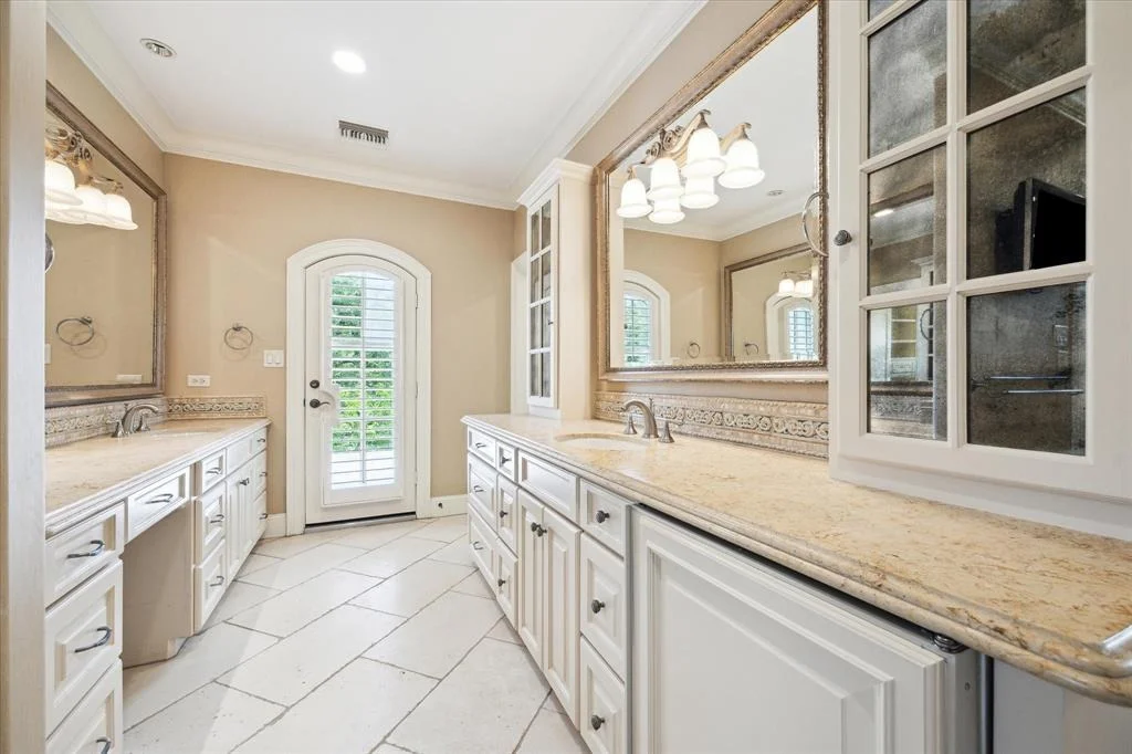 Photo of 3019 Sunset Boulevard