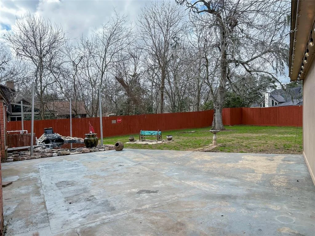 Photo of 129 White Oak Drive