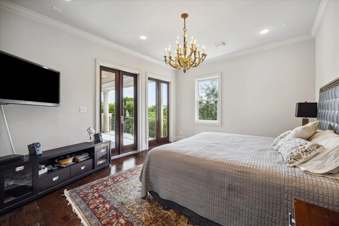 Photo of 2247 Bartlett Street