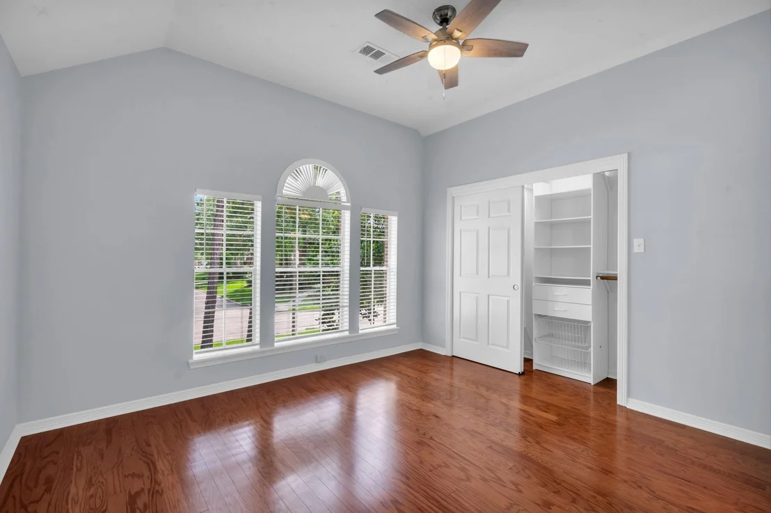 Photo of 142 W Shadowpoint Circle