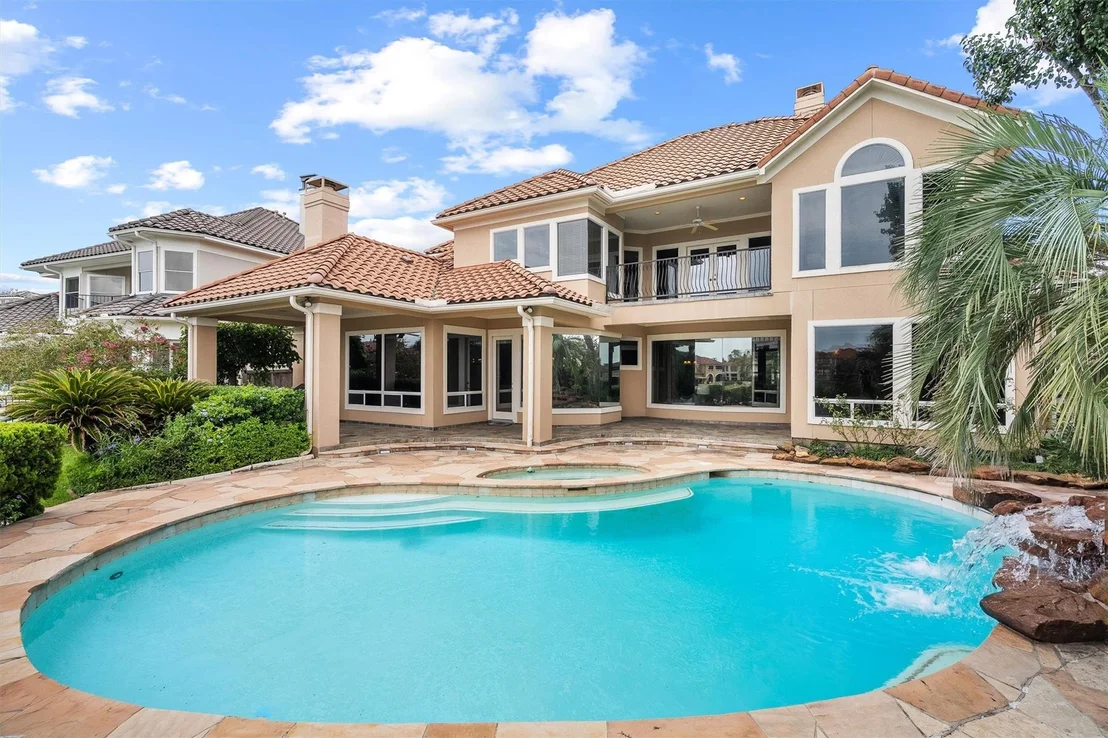 Photo of 19006 Windsor Lakes Drive