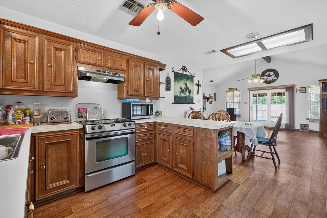 Photo of 281 Lakeshore N