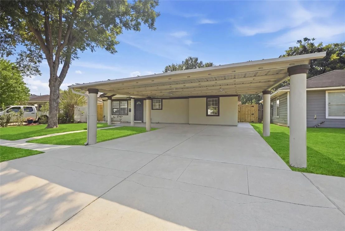 Photo of 2418 Huntington Drive