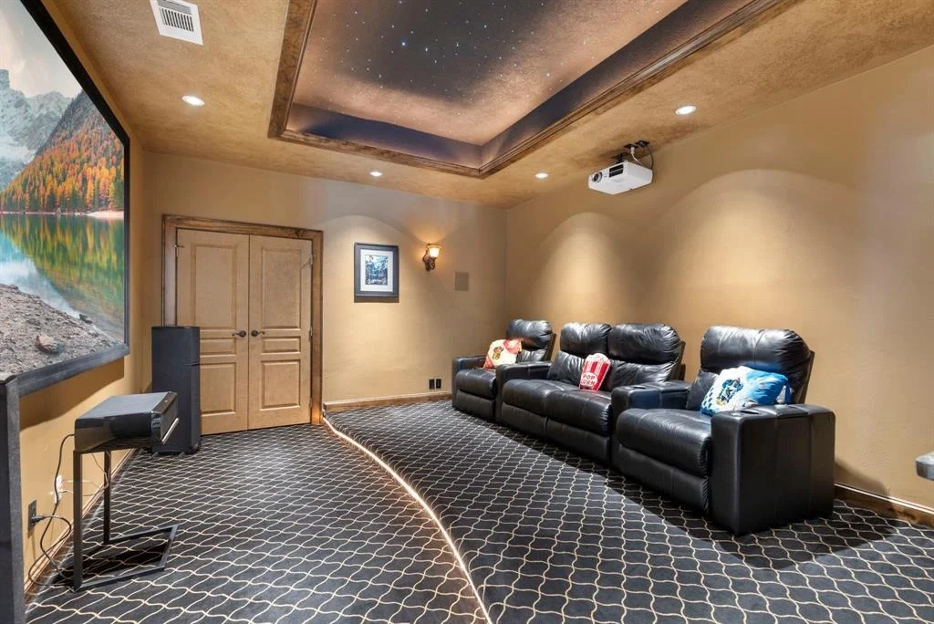 Photo of 63 N Wooded Brook Circle
