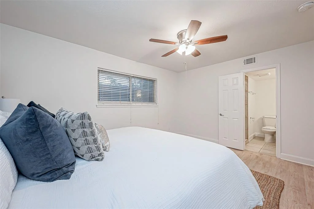 Photo of 9538 Meadowcroft Drive