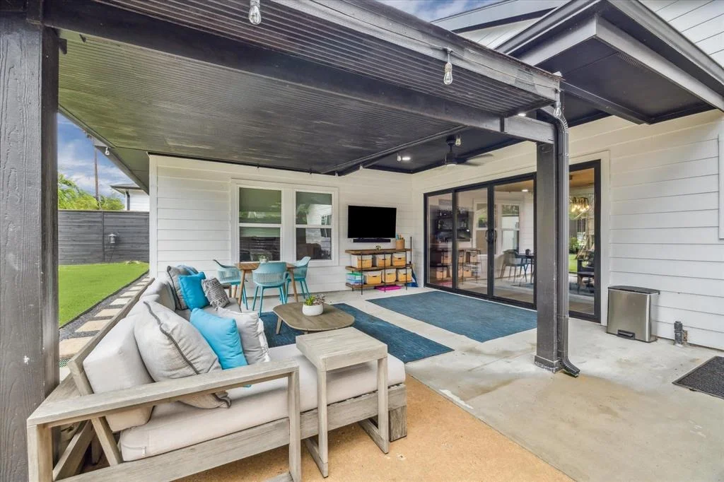 Photo of 1506 Du Barry Lane