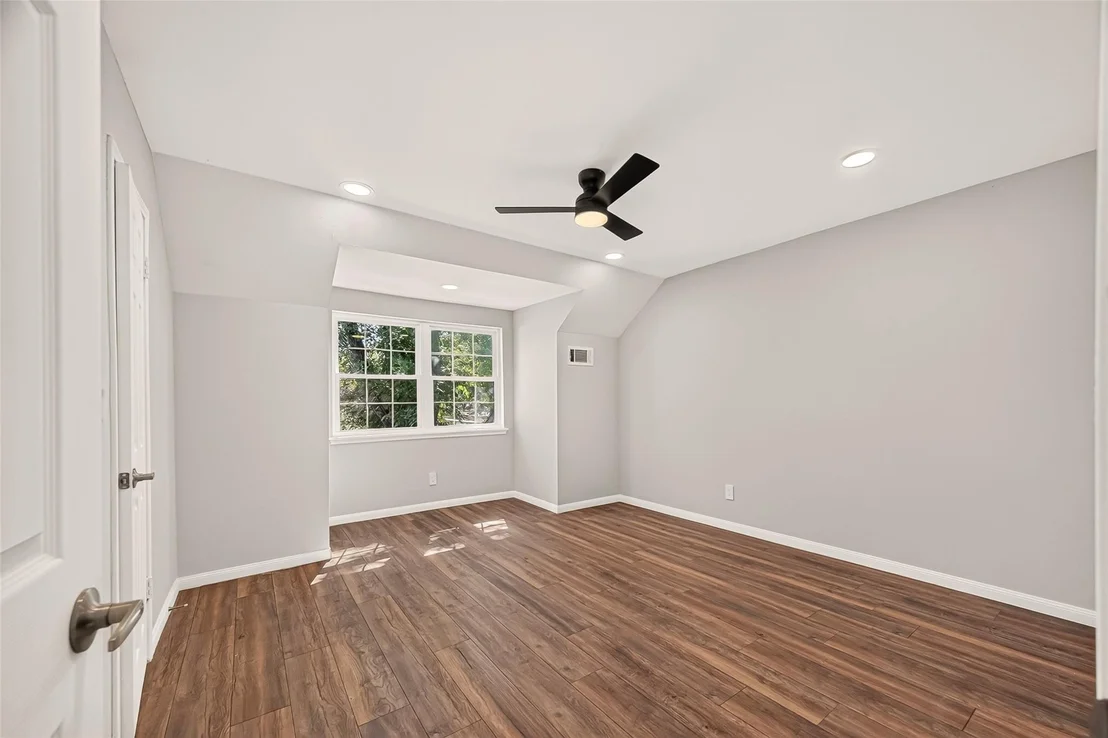 Photo of 418 N Wilcrest Drive