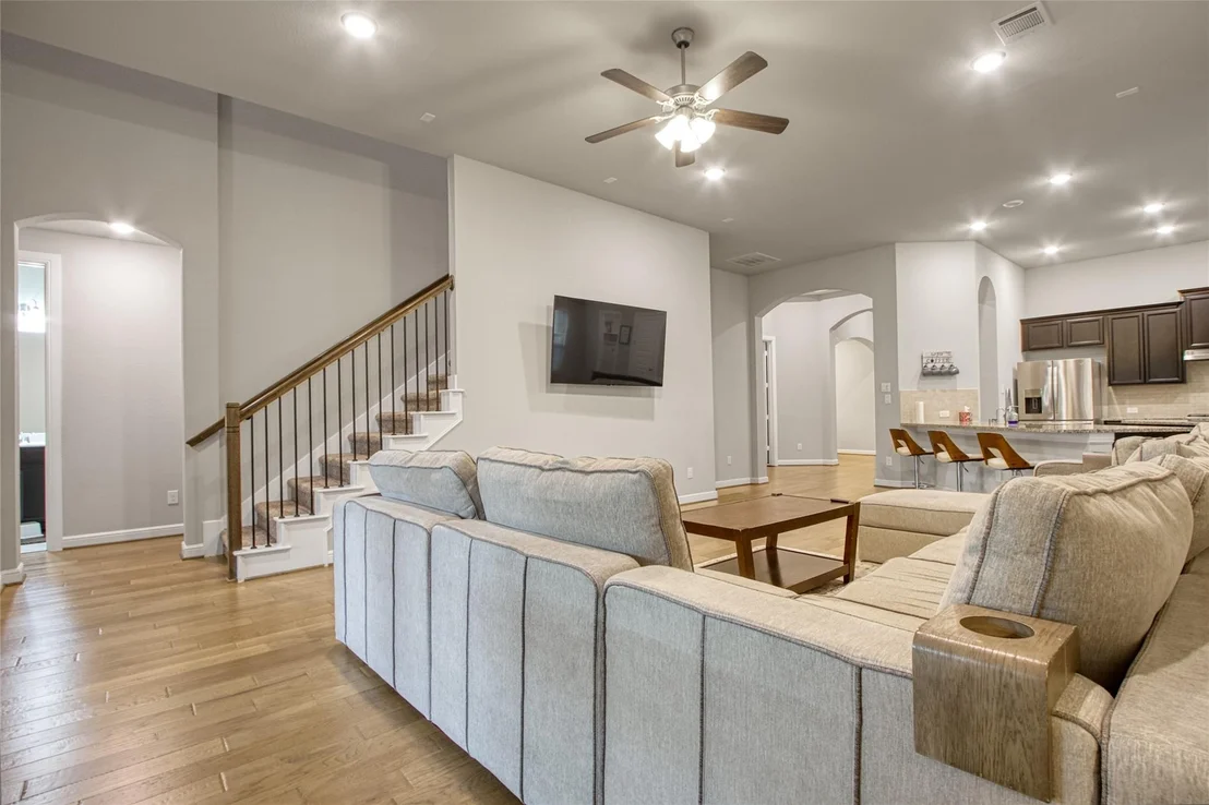 Photo of 6919 Red Oak Drive