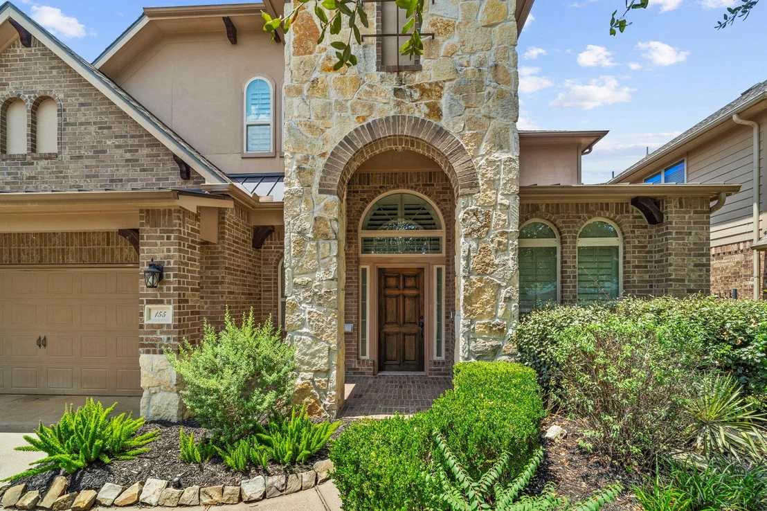 Photo of 155 W Wading Pond Circle