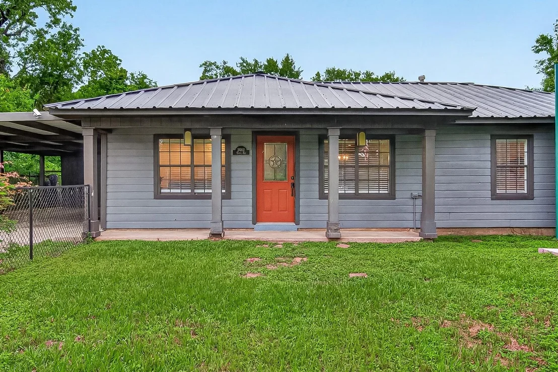 Photo of 2012 White Oak Drive