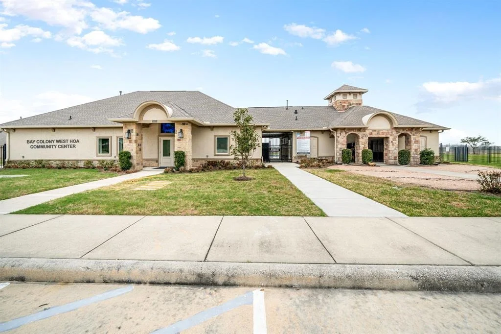 Photo of 2877 Pointe Drive