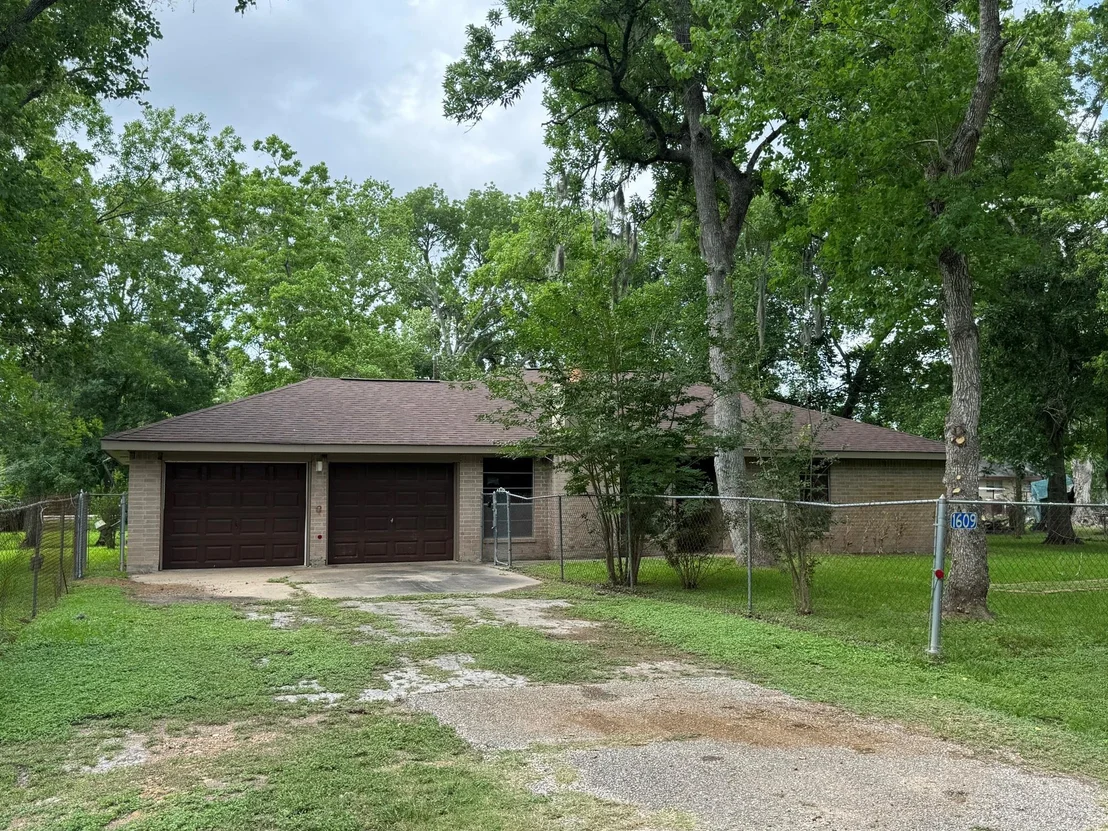 Photo of 1609 Forrest Drive
