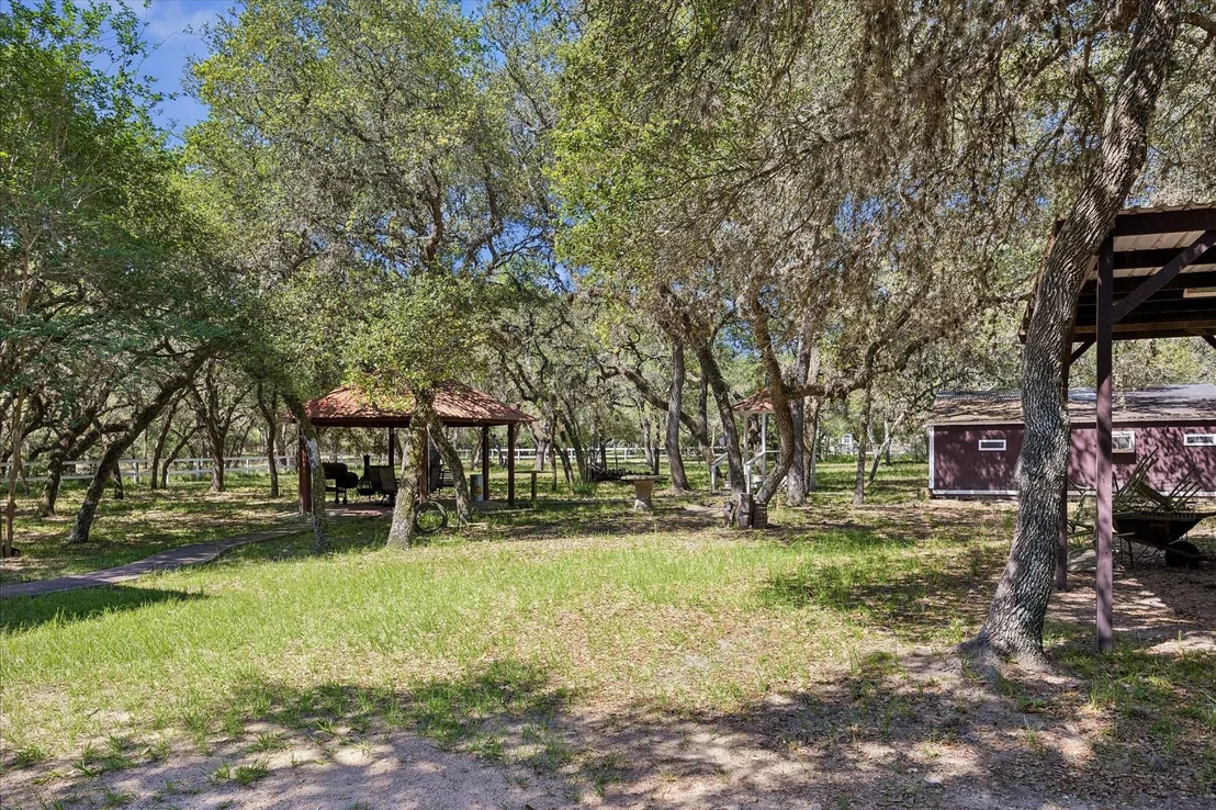 Photo of 302 Bluebonnet Bend